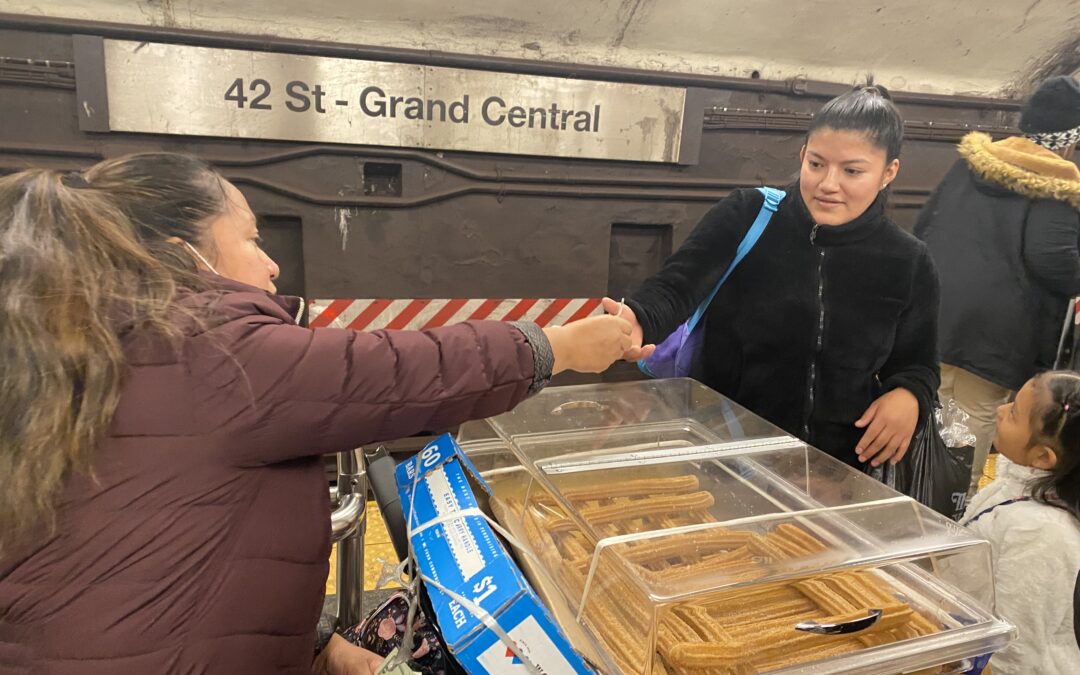 Los vendedores ambulantes en el metro de Nueva York y los desafíos que enfrentan